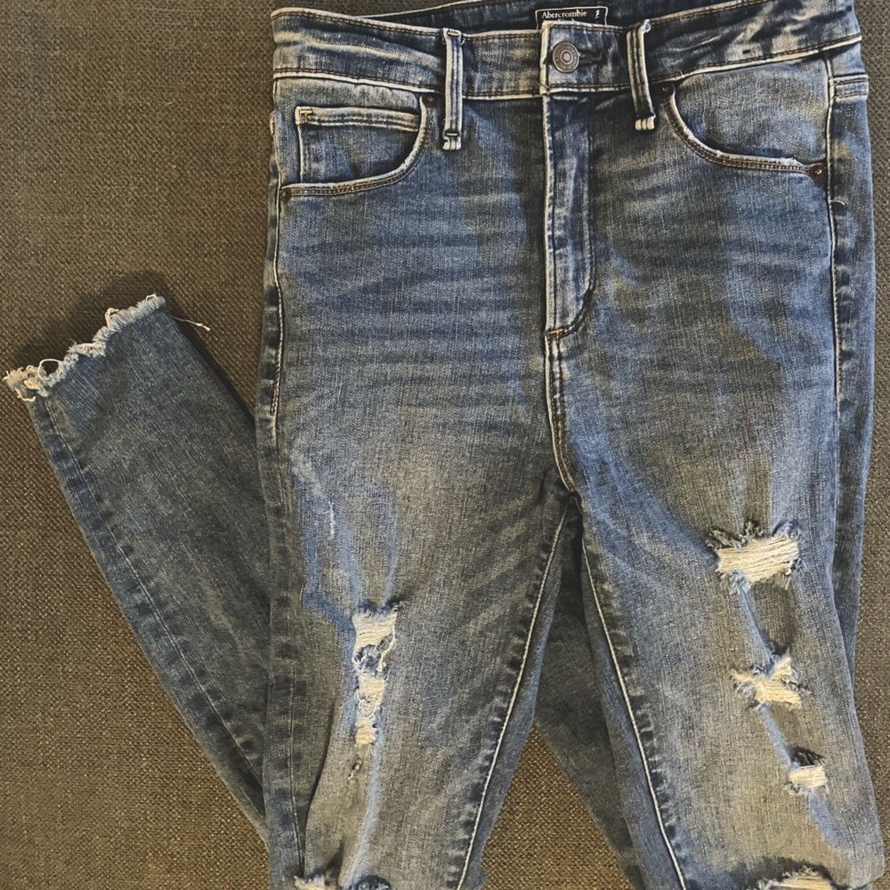 A&F Jeans. Stretchy and distressed. Size 2/26